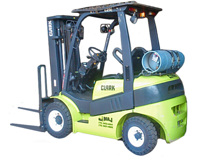 Empilhadeira CLARK C25L capacidade 2,5 toneladas, torre triplex 4800mm, com deslocador lateral. Movida à gás.