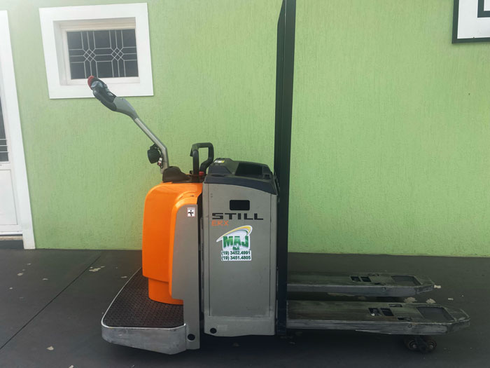 A MAJ oferece a Transpaleteira Elétrica ERX é Indicada para operações de transporte horizontal de carga, distribuição de pallets pelo armazém e, principalmente, para descarga de caminhão em docas. Suporta até 2.700 Kg. Entre em contato!