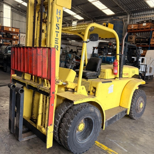 A MAJ Empilhadeiras oferece a Empilhadeira Hyster H150J ano 1990, projetada para operações pesadas e exigentes em ambientes industriais e logísticos.